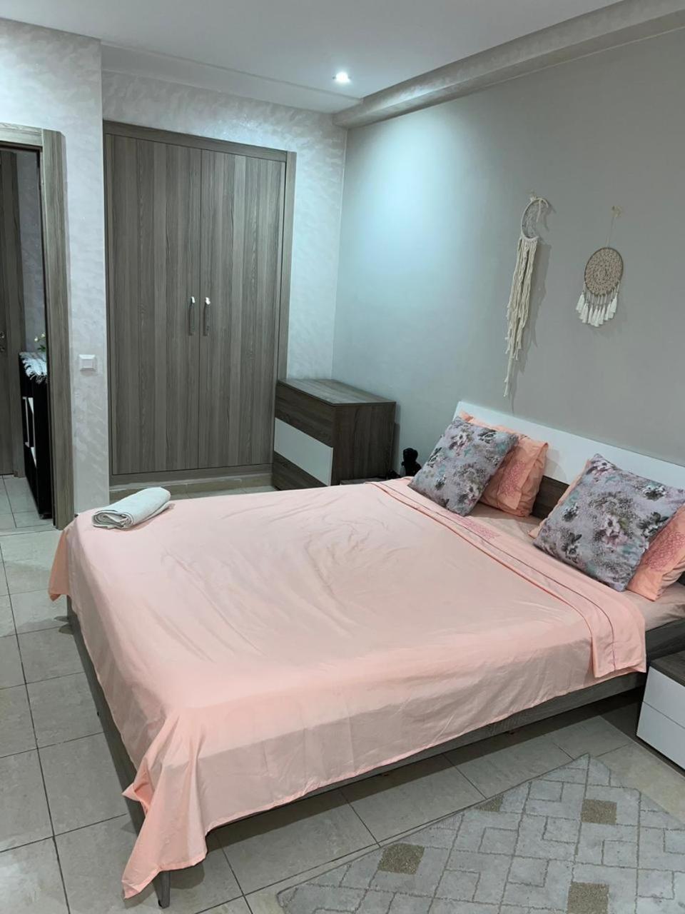 Luxury 1 & Pool Islane Apartment *